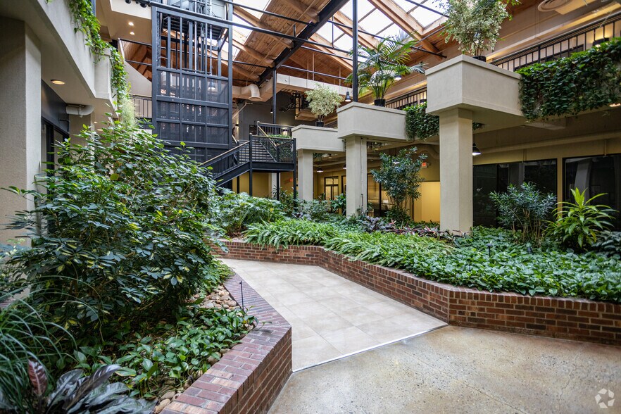 More Photos Of 2200-2300 Sutherland Ave, Knoxville Office For Lease