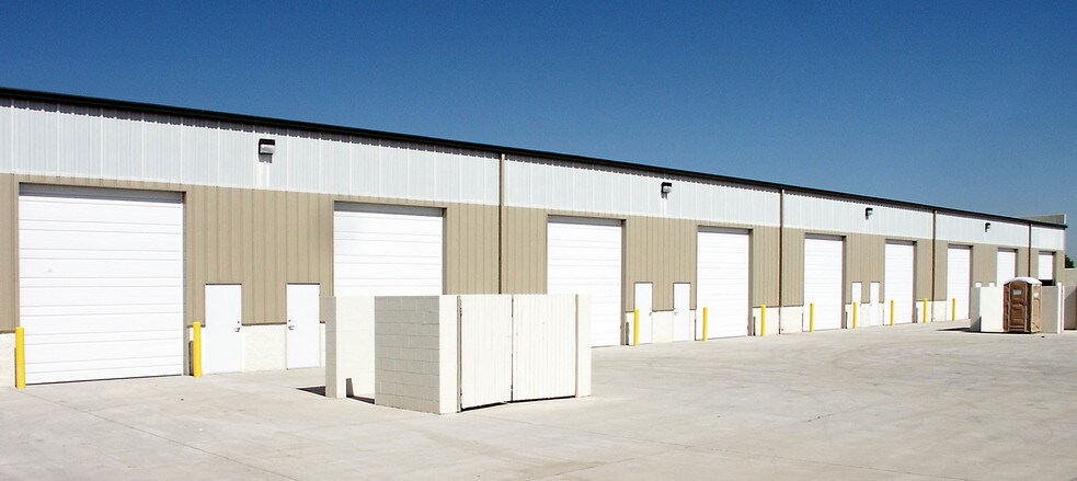 More Photos Of 16608-16698 E 2nd Ave, Aurora Light Manufacturing For Lease