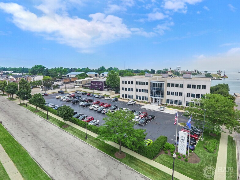 More Photos Of 600 52nd St, Kenosha Office For Lease