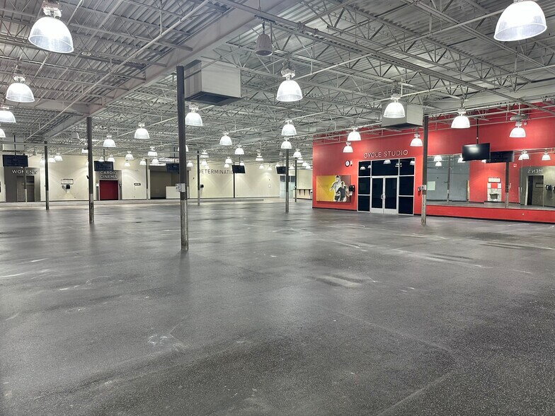 More Photos Of 1409 E Danforth Rd, Edmond General Retail For Lease