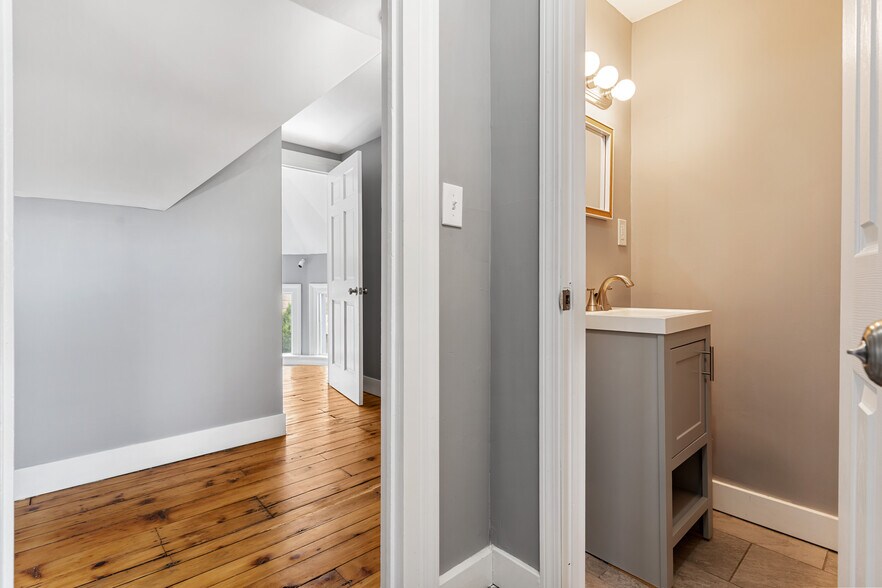 More Photos Of 285 Congress St, Bridgeport Office For Sale