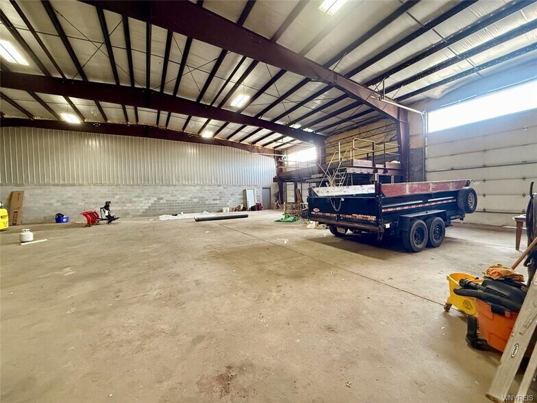 More Photos Of 8555 Packard Rd, Niagara Falls Warehouse For Lease