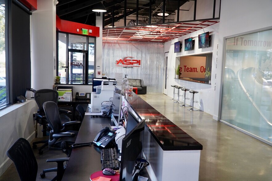 More Photos Of 5850 W Cypress St, Tampa Office For Lease