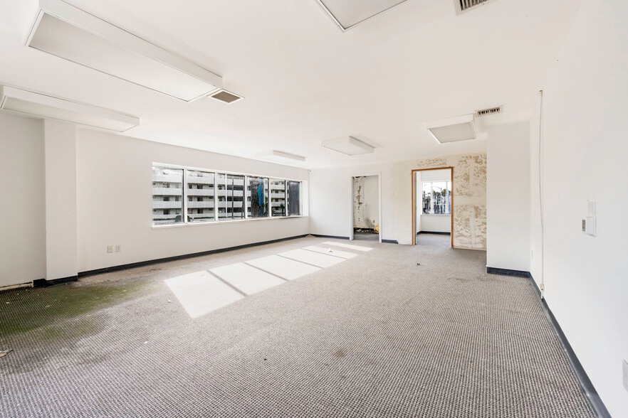 More Photos Of 1520 W Coast Hwy, Newport Beach Auto Dealership For Sale