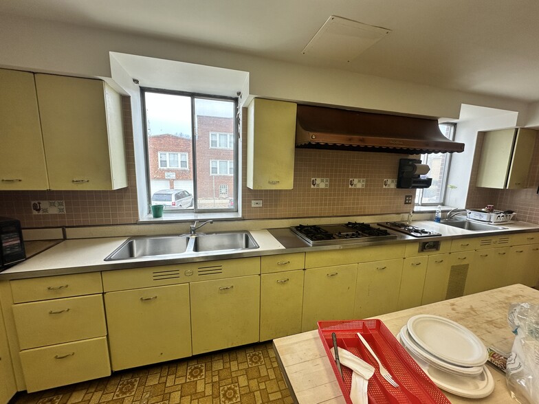 More Photos Of 1400 S Austin Blvd, Cicero Shelter For Sale