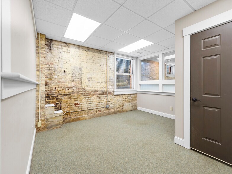 More Photos Of 8 Magnolia Ave, Asheville Office For Lease