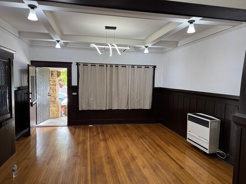 More Photos Of 1651 W 11th Pl, Los Angeles Apartments For Sale