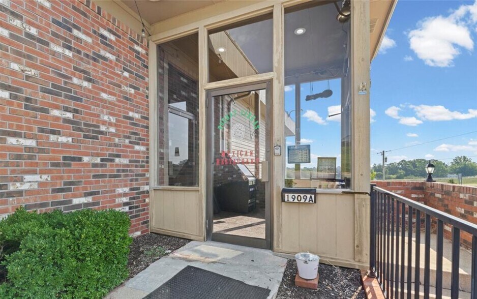 More Photos Of 1909 N Service Rd E, Saint Clair Freestanding For Sale