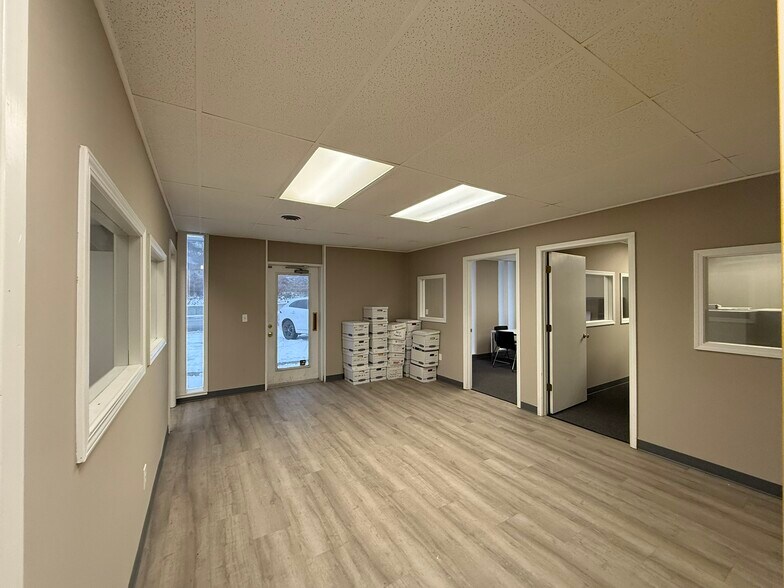 More Photos Of 3911 N Oak Tfwy, Kansas City Office For Sale