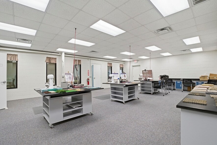 More Photos Of 2124 Hamilton St, Dalton Research And Development For Sale