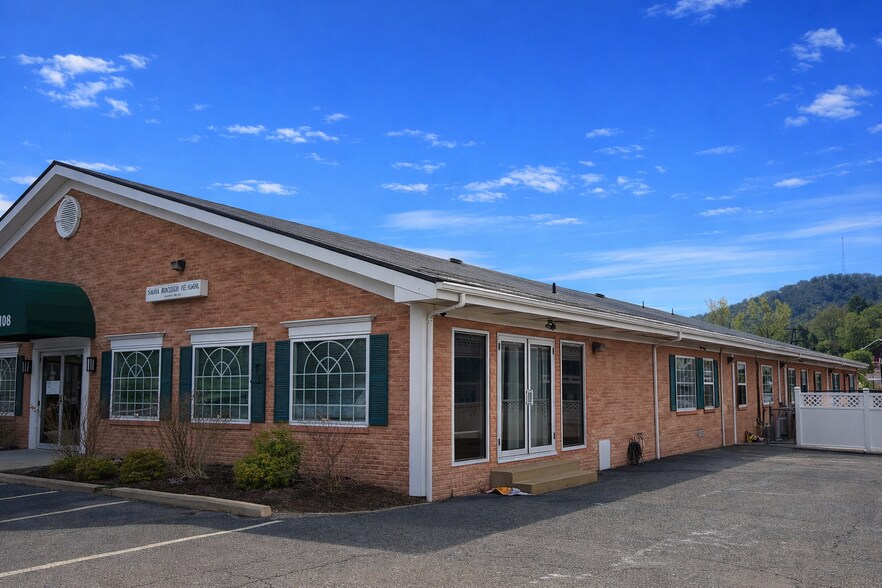 More Photos Of 2108 Lumber Ave, Wheeling Office For Sale