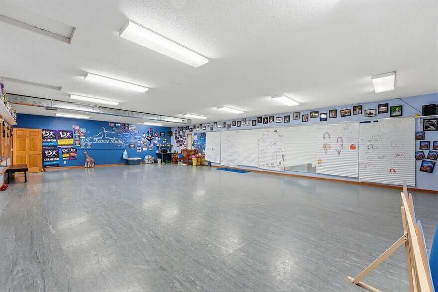 More Photos Of 251 8th St NW, Elk River Office For Sale