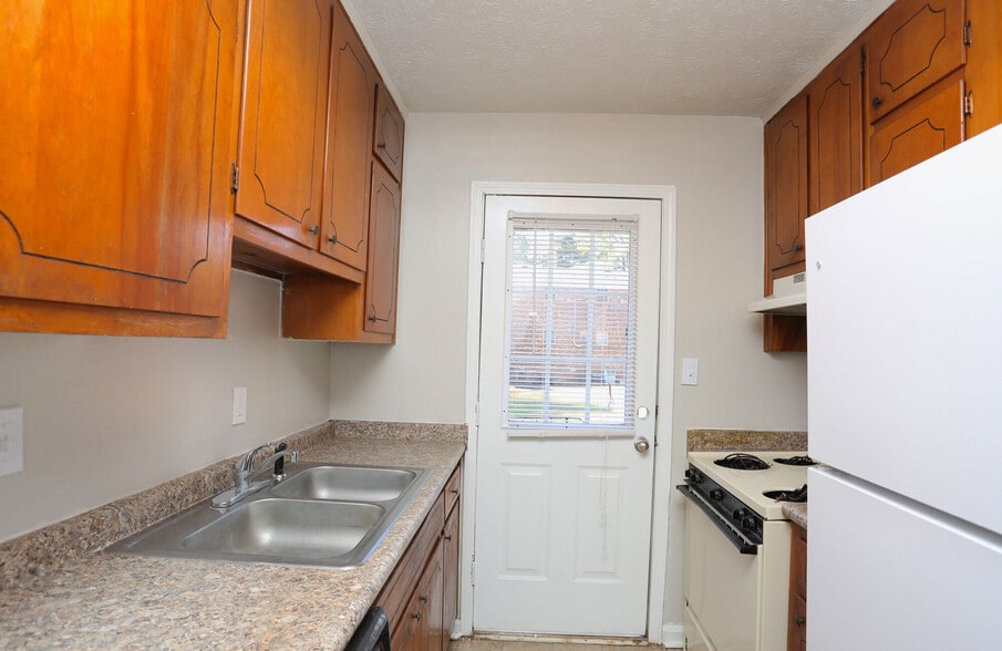 More Photos Of 235 Sycamore Dr, Athens Apartments For Sale