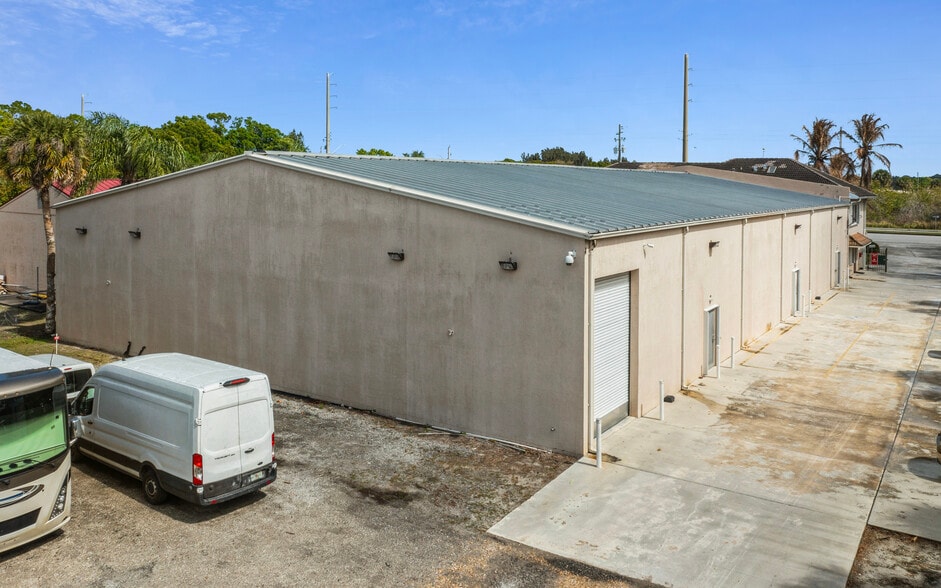 More Photos Of 5801 S US Highway 1, Fort Pierce Self Storage For Sale