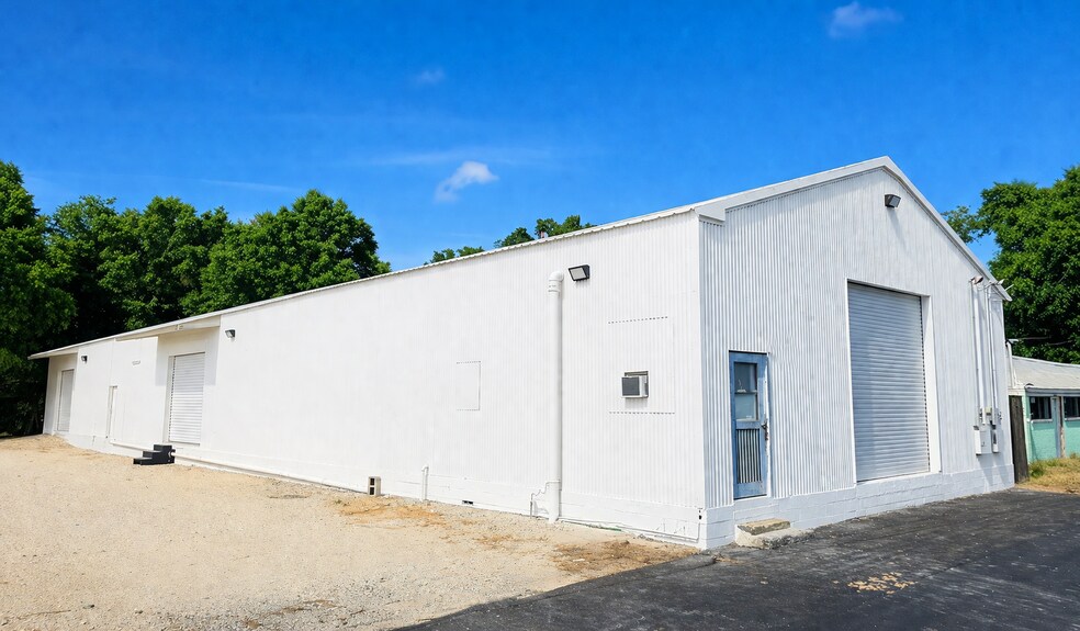 More Photos Of 3826 W Navy Blvd, Pensacola Warehouse For Lease
