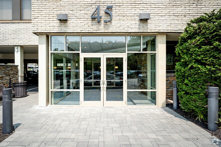 More Photos Of 45 N Station Plz, Great Neck Medical For Lease