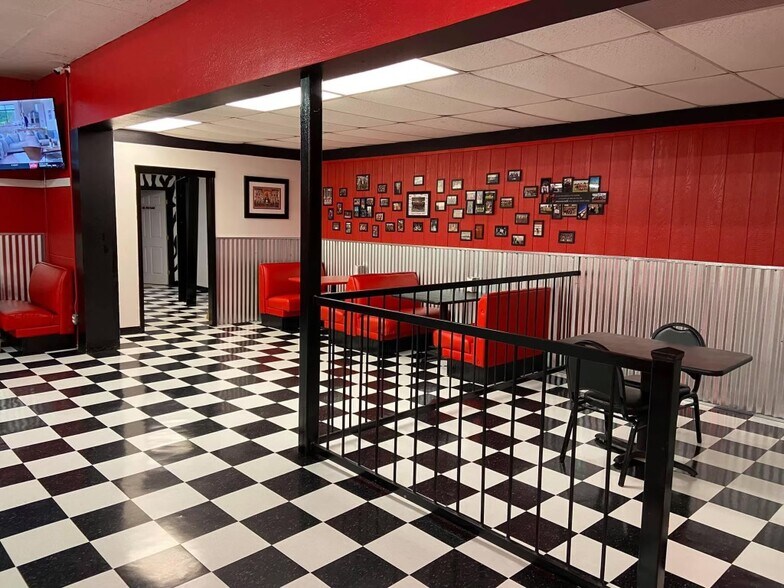 More Photos Of 901 E St, Snyder General Retail For Sale