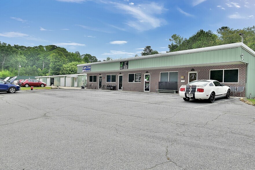 More Photos Of 33 Macon Dr, Cataula Showroom For Sale