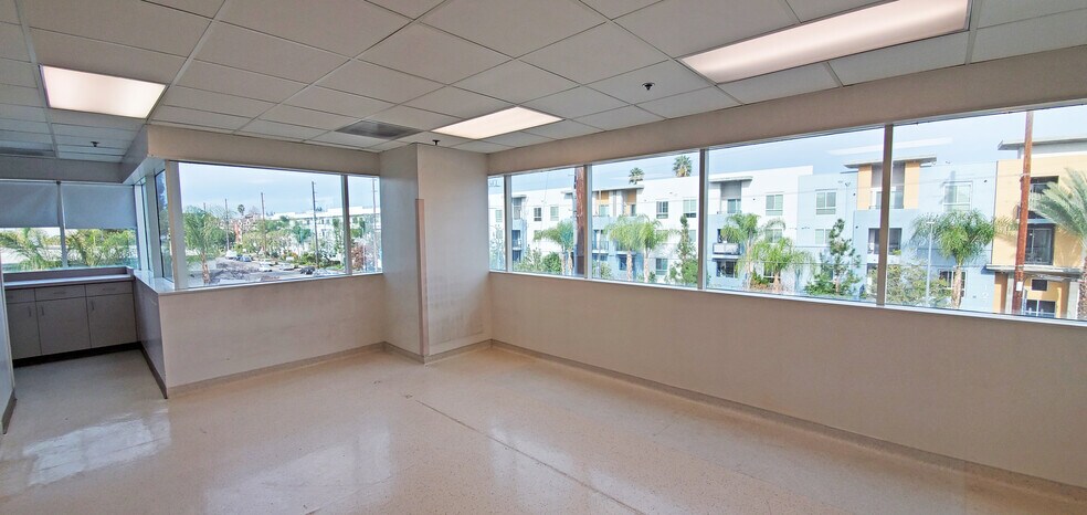 More Photos Of 12660 Riverside Dr, Valley Village Medical For Lease