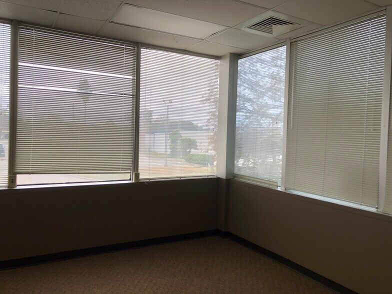 More Photos Of 3029 S Sherwood Forest Blvd, Baton Rouge Loft Creative Space For Lease