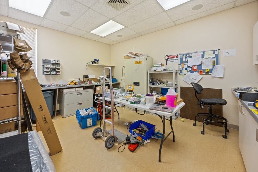 More Photos Of 19 Lunar Dr, Woodbridge Medical For Lease
