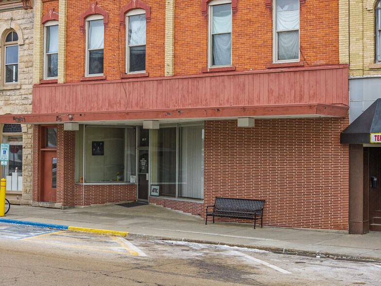 More Photos Of 107 4th St, Baraboo Office For Sale