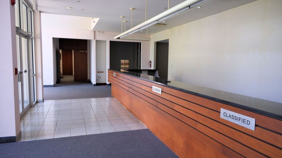 More Photos Of 7085 Mentor Ave, Willoughby Flex For Lease