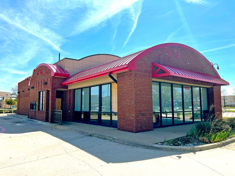 Primary Photo Of 2652 Old Denton Rd, Carrollton Fast Food For Sale