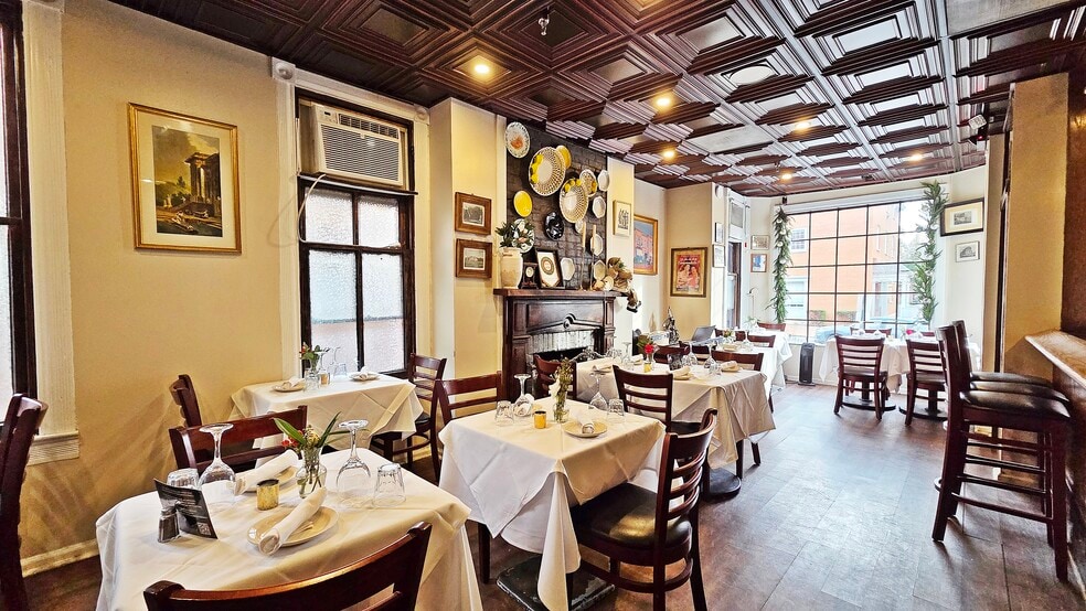 More Photos Of 305 S Washington St, Alexandria Restaurant For Lease