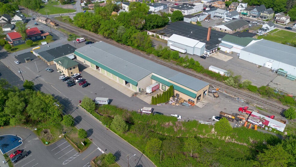 More Photos Of 807 Enterprise St, Dickson City Warehouse For Lease