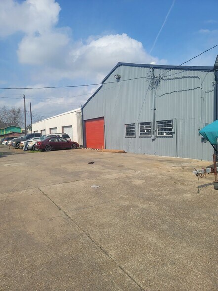 More Photos Of 6522 Cullen Blvd, Houston Auto Dealership For Lease