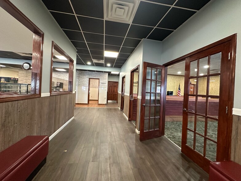 More Photos Of 102 E Park St, Taylorville Freestanding For Sale