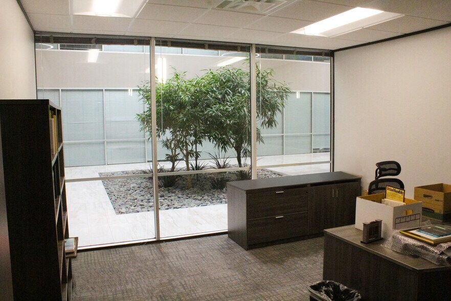 More Photos Of 450 N Sam Houston Pky E, Houston Medical For Lease