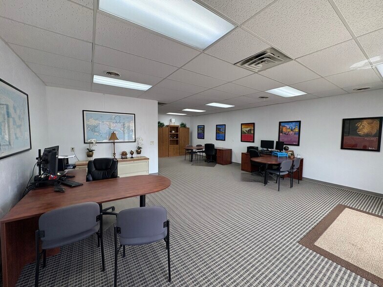 More Photos Of 5604 W 41st St, Sioux Falls Office For Sale