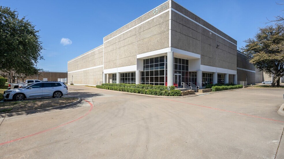 Primary Photo Of 13700 Benchmark Dr, Farmers Branch Warehouse For Lease
