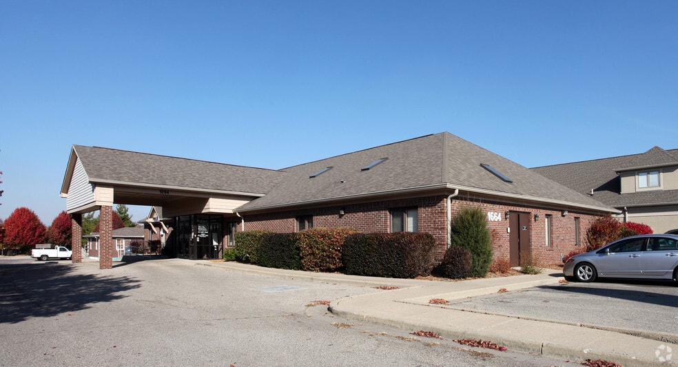 More Photos Of 1664 W Smith Valley Rd, Greenwood Medical For Lease