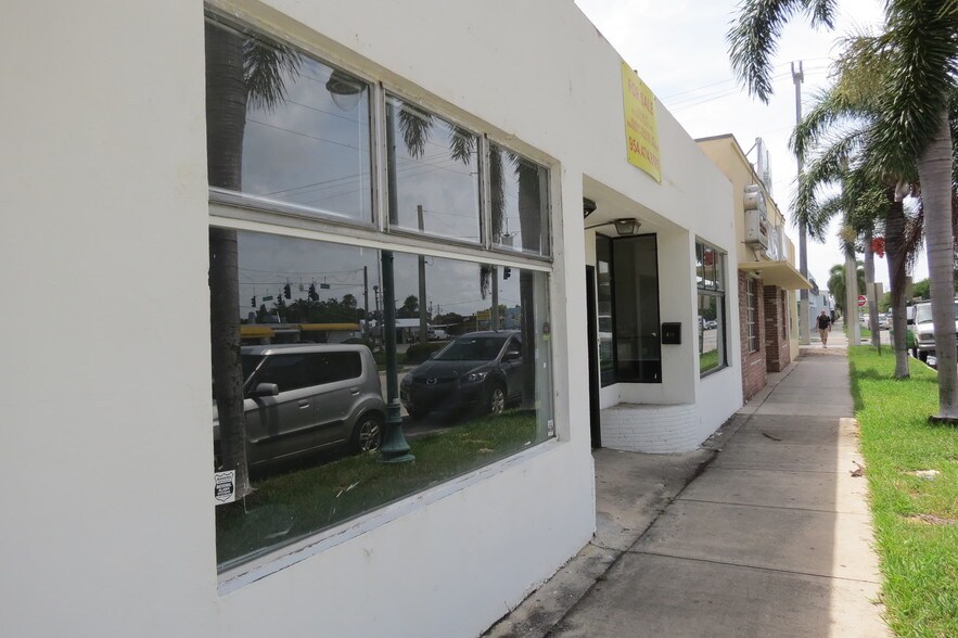 More Photos Of 417-419 S 21st Ave, Hollywood Storefront For Lease