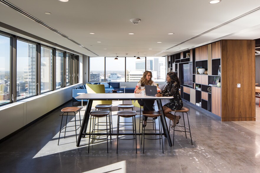 More Photos Of 100 Peachtree St NW, Atlanta Office For Lease