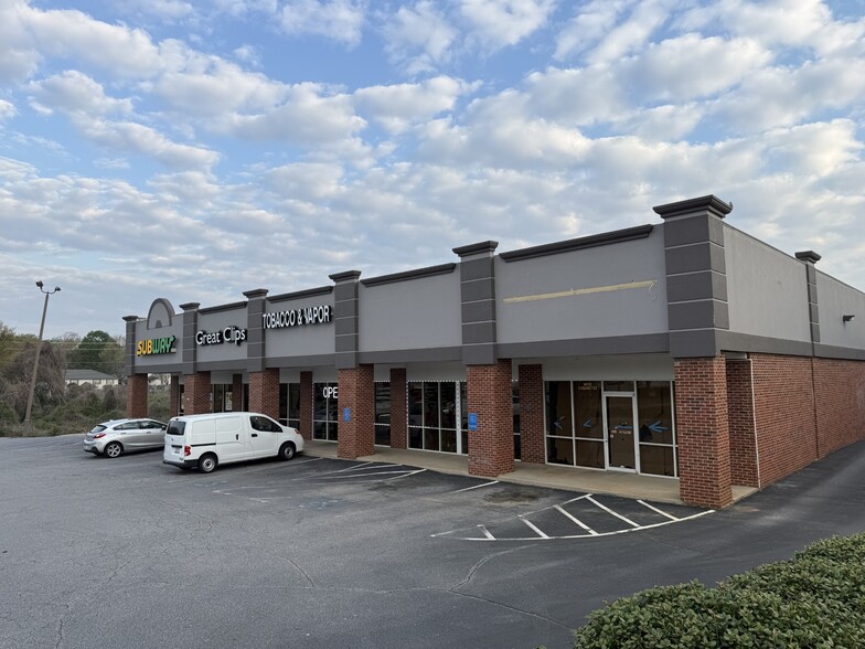 More Photos Of 15 Ray E Talley Ct, Simpsonville General Retail For Sale