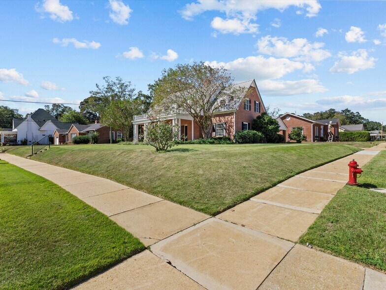 More Photos Of 302 W College St, Enterprise Flex For Sale