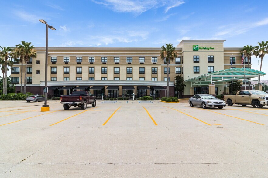 More Photos Of 1800 Martin Luther King Blvd, Houma Hotel For Sale
