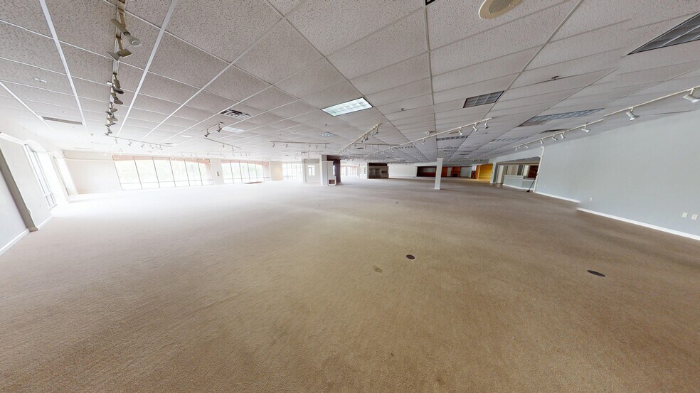 More Photos Of 6025 W Saginaw Hwy, Lansing Freestanding For Sale