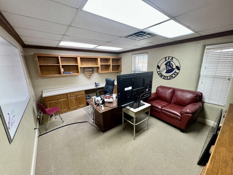 More Photos Of 620 4th St, Graham Office For Sale