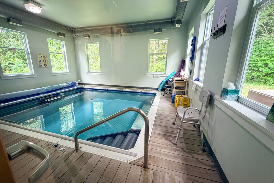 More Photos Of 108 Catamount Park, Middlebury Office For Sale