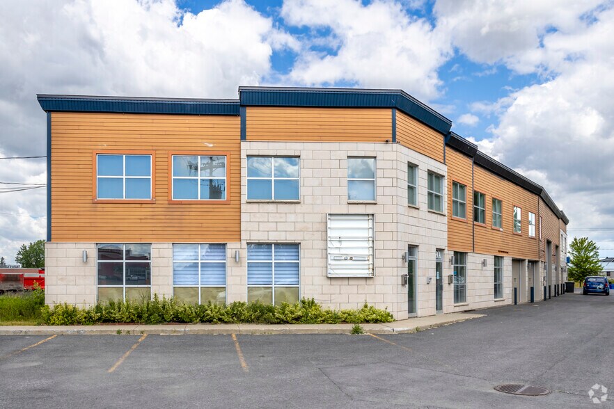 Primary Photo Of 1691 Boul De Périgny, Chambly Showroom For Lease