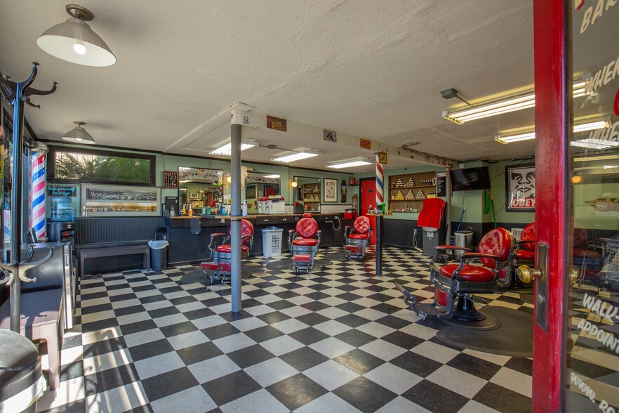 More Photos Of 2931-2935 NE Broadway St, Portland Storefront Retail Office For Lease