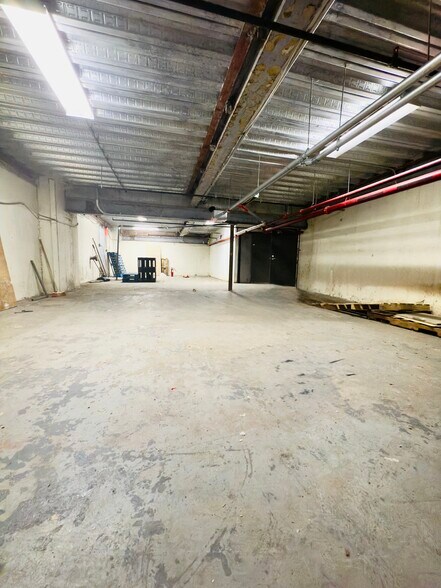 More Photos Of 318 Knickerbocker Ave, Brooklyn Apartments For Lease