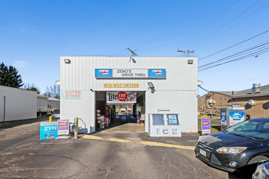 Primary Photo Of 2024 Locust St, Canal Fulton Freestanding For Sale