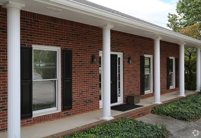 More Photos Of 370 W Stonewall Ave, Fayetteville Office For Sale