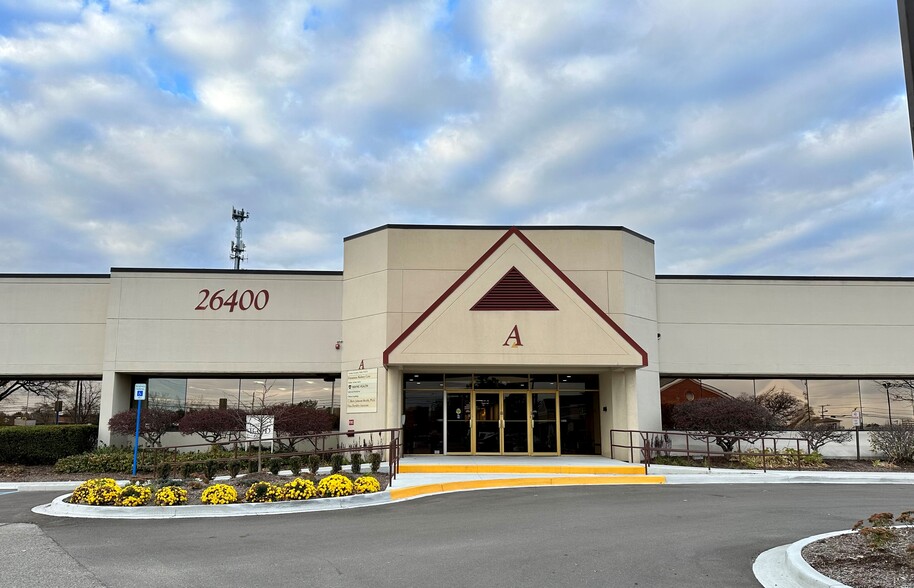 Primary Photo Of 26400 W 12 Mile Rd, Southfield Medical For Lease